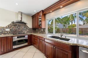 113 Kensington Rd, Hollywood, FL 33021, Sold 11/07/24