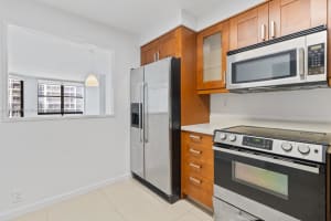 1901 Brickell Ave APT B1005, Miami, FL 33129, Sold 04/08/24