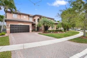 19251 S Hibiscus St, Weston, FL 33332, Sold 05/13/24