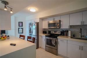 7135 Collins Ave APT 1732, Miami Beach, FL 33141, Sold 08/30/24