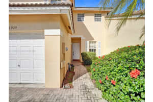 8929 NW 53rd St, Sunrise, FL 33351, Sold 05/29/24