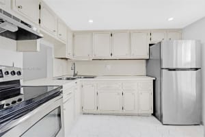 6070 NW 64th Ave APT 302, Tamarac, FL 33319, Sold 08/28/24