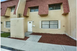 47 Spinning Wheel Ln #47, Tamarac, FL 33319, Sold 04/12/24