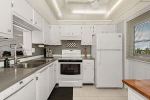 620 NE 12th Ave APT 605, Hallandale Beach, FL 33009, Sold 07/05/24