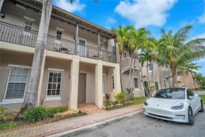 14621 SW 7th St, Pembroke Pines, FL 33027, Sold 04/04/24