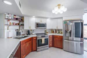 6423 Collins Ave Apt 1408, Miami Beach, FL 33141, Sold 07/29/24