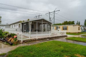 100 NW 218th Ln, Pembroke Pines, FL 33029, Sold 09/17/24