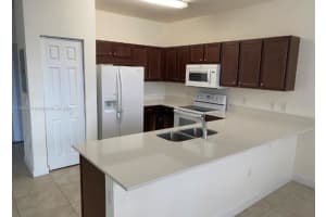 230 NW 109th Ave Apt 207, Miami, FL 33172, Sold 04/03/24