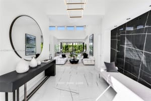 275 W 33rd St, Miami Beach, FL 33140, Sold 07/22/24