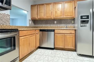 1000 Parkview Dr APT 306, Hallandale Beach, FL 33009, Sold 08/12/24