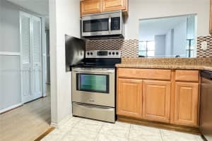 1000 Parkview Dr APT 306, Hallandale Beach, FL 33009, Sold 08/12/24