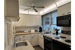 500 SE 21st Ave APT 3, Deerfield Beach, FL 33441, Sold 03/19/24