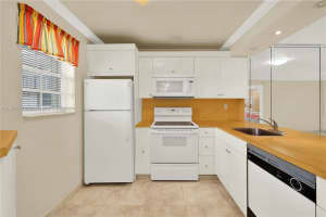 14175 SW 87th St # C-207, Miami, FL 33183, Sold 04/02/24