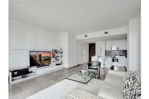 88 SW 7th St Apt 907, Miami, FL 33130, Sold 04/15/24