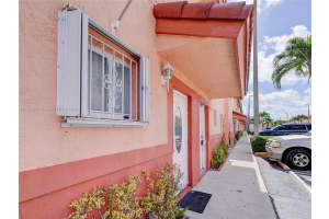 8081 NW 8th St APT 1, Miami, FL 33126, Sold 04/17/24