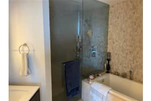68 SE 6th St Apt 3601, Miami, FL 33131, Sold 05/13/24