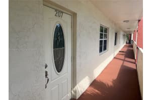 211 S Hollybrook Dr APT 207, Pembroke Pines, FL 33025, Sold 04/29/24