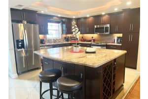 211 S Hollybrook Dr APT 207, Pembroke Pines, FL 33025, Sold 04/29/24
