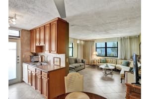 322 Taylor St #1a, Hollywood, FL 33019, Sold 06/07/24