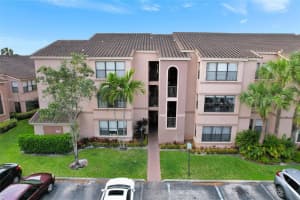 2926 S University Dr APT 6202, Davie, FL 33328, Sold 04/16/24