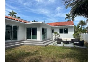 890 W 43rd Ct, Miami Beach, FL 33140, Sold 03/24/25