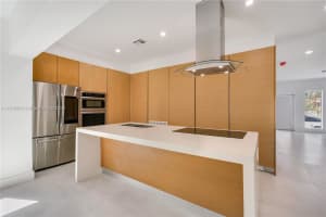 890 W 43rd Ct, Miami Beach, FL 33140, Sold 03/24/25
