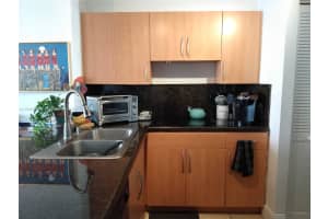 600 NE 36th St APT 2012, Miami, FL 33137, Sold 06/06/24