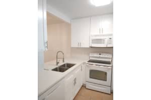 5111 W Oakland Park Blvd #110, Lauderdale Lakes, FL 33313, Sold 01/27/25