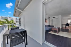 9260 Bay Harbor Terrace APT 21, Bay Harbor Islands, FL 33154, - MLS#A11541095