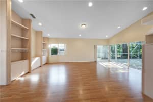 1070 Wilshire Cir E, Pembroke Pines, FL 33027, Sold 07/11/24