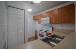 7991 NW 8th St #113b, Miami, FL 33126, Sold 09/12/24