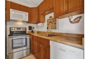 5103 NW 35th St APT 502, Lauderdale Lakes, FL 33319, Sold 01/08/25