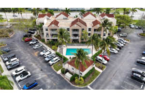 2711 Ocean Club Blvd APT 307, Hollywood, FL 33019, Sold 04/15/24