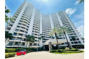 3300 Ne 191st St 817, Aventura