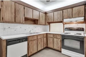 2 Briarwood Cir APT 102, Hollywood, FL 33024, Sold 05/23/24