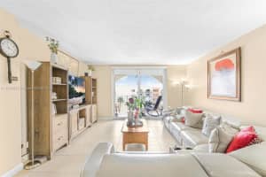6990 NW 186th St Apt 4-507, Hialeah, FL 33015, Sold 04/05/24