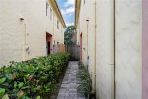 508 SW 10th St, Fort Lauderdale, FL 33315, Sold 07/25/24