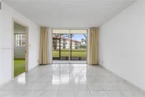 9511 N Hollybrook Lake Dr APT 106, Pembroke Pines, FL 33025, Sold 07/02/24