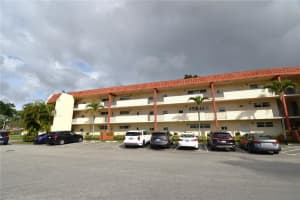 9200 N Hollybrook Lake Dr APT 208, Pembroke Pines, FL 33025, Sold 06/03/24
