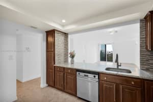 1020 Meridian Ave APT 505, Miami Beach, FL 33139, Sold 05/28/24