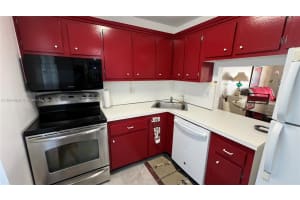 5841 NW 61st Ave APT 308, Tamarac, FL 33319, Sold 11/04/24