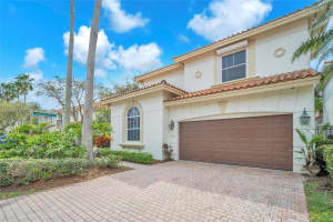 1060 Waterside Ln, Hollywood, FL 33019, Sold 04/16/24