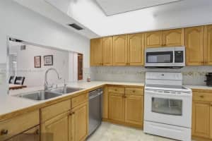 4000 Crystal Lake Dr APT 215, Pompano Beach, FL 33064, Sold 04/30/24