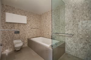88 SW 7th St Apt 2712, Miami, FL 33130, Sold 05/22/24