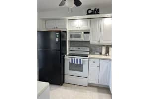 4800 Hillcrest Ln APT 402, Hollywood, FL 33021, Sold 11/25/24
