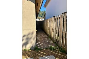 10320 NW 10th St, Miami, FL 33172, Sold 04/23/24