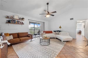 3013 N Oakland Forest Dr APT 306, Oakland Park, FL 33309, Sold 08/09/24