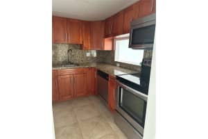 10525 SW 112th Ave APT 314, Miami, FL 33176, Sold 10/22/24