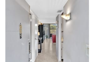 20400 W Country Club Dr APT 317, Aventura, FL 33180, Sold 05/15/24