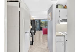 20400 W Country Club Dr APT 317, Aventura, FL 33180, Sold 05/15/24